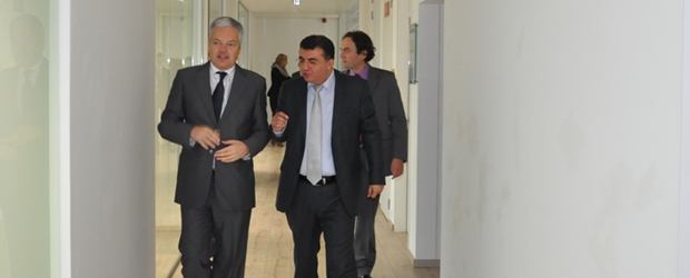 Le Ministre Fédéral des Finances Didier Reynders en visite à l’Ecole des Etoiles, à UNITEE et à Betiad